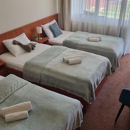 Sport Hotel 塔塔班亚 外观 照片