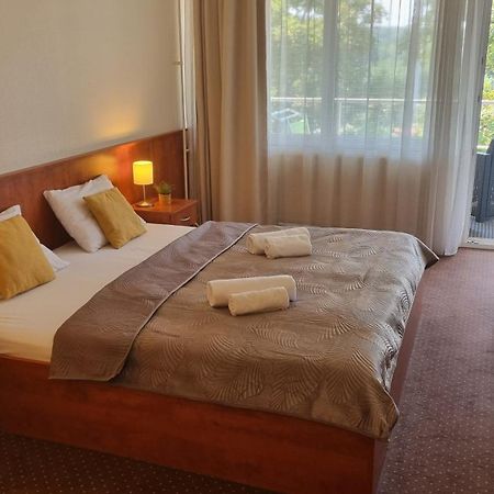 Sport Hotel 塔塔班亚 外观 照片