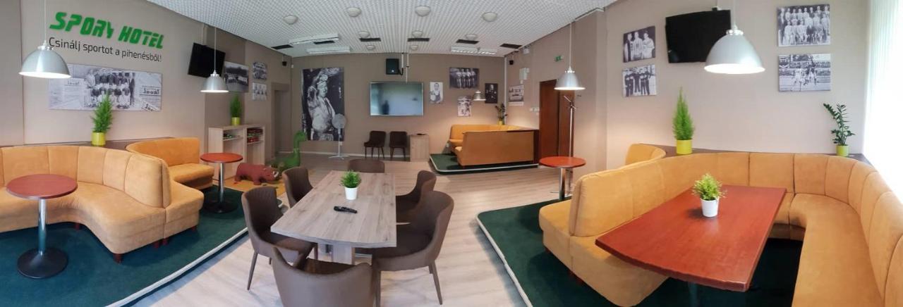 Sport Hotel 塔塔班亚 外观 照片