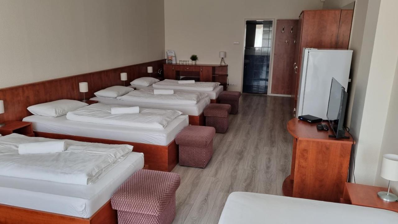 Sport Hotel 塔塔班亚 外观 照片