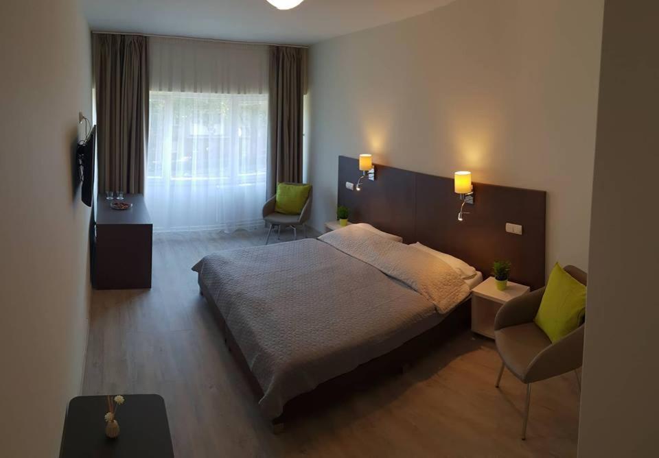 Sport Hotel 塔塔班亚 外观 照片