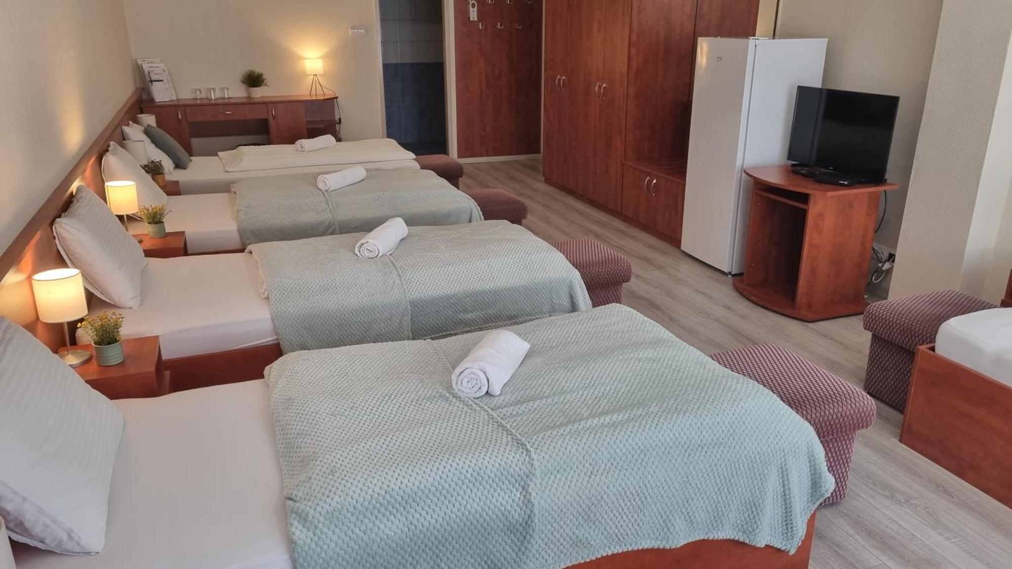 Sport Hotel 塔塔班亚 外观 照片