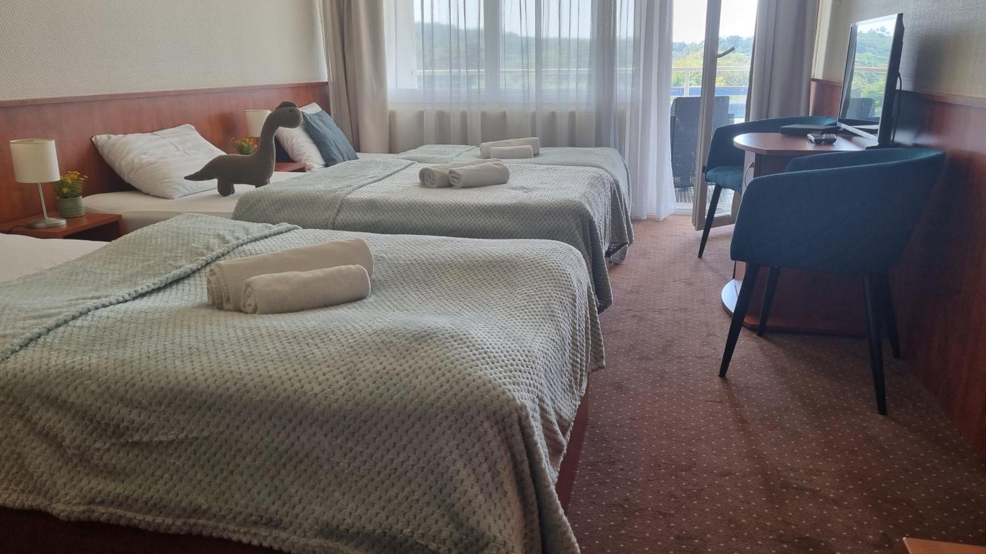Sport Hotel 塔塔班亚 外观 照片
