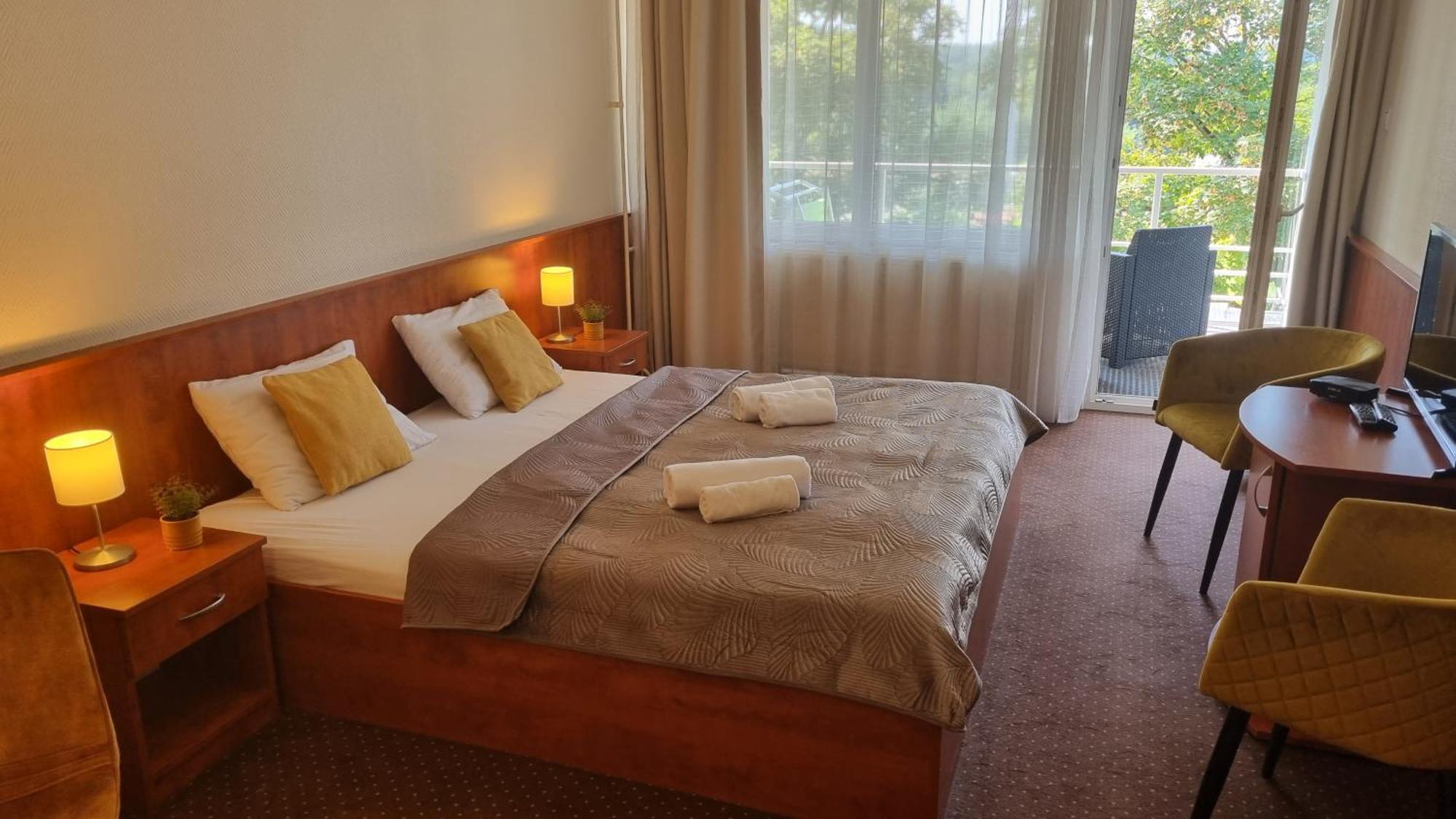 Sport Hotel 塔塔班亚 外观 照片