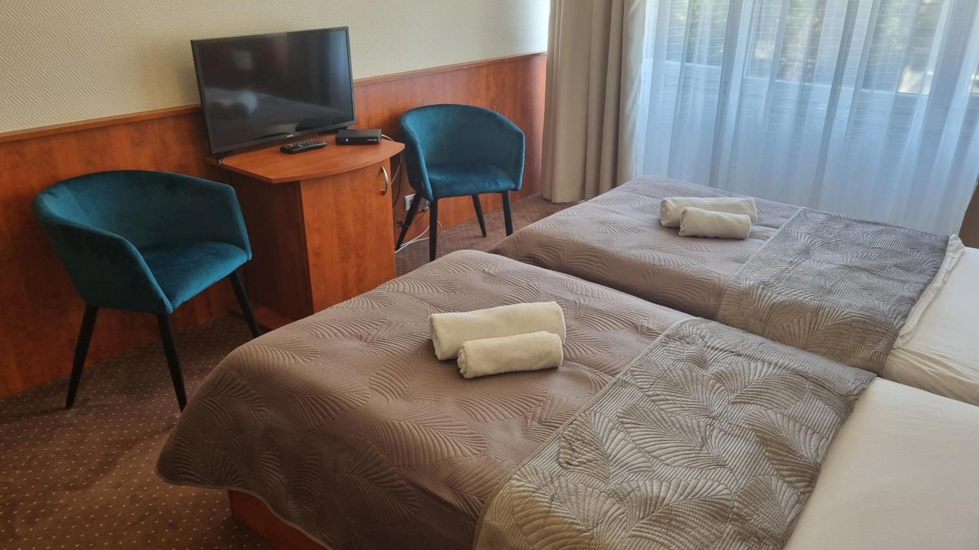 Sport Hotel 塔塔班亚 外观 照片