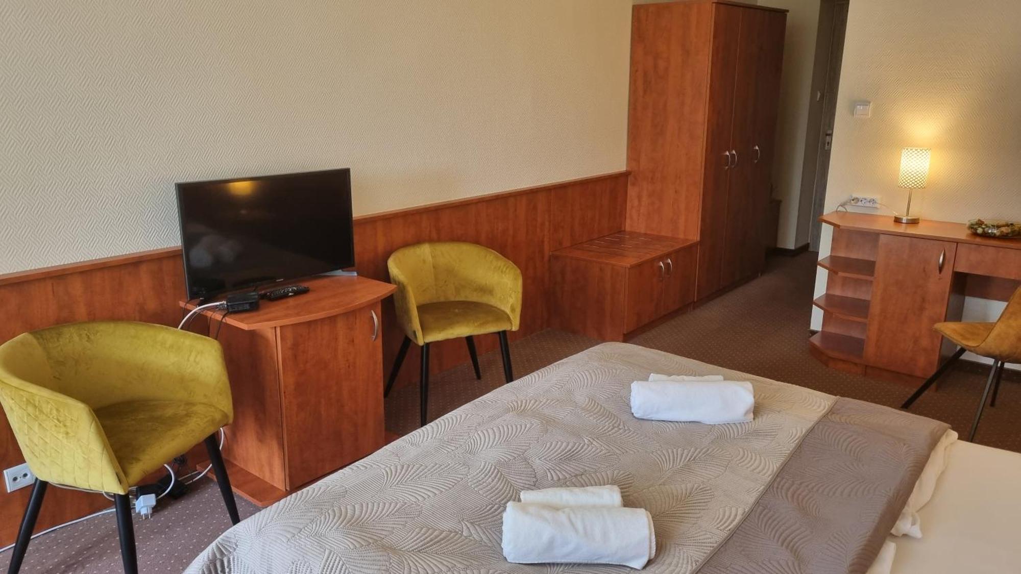 Sport Hotel 塔塔班亚 外观 照片