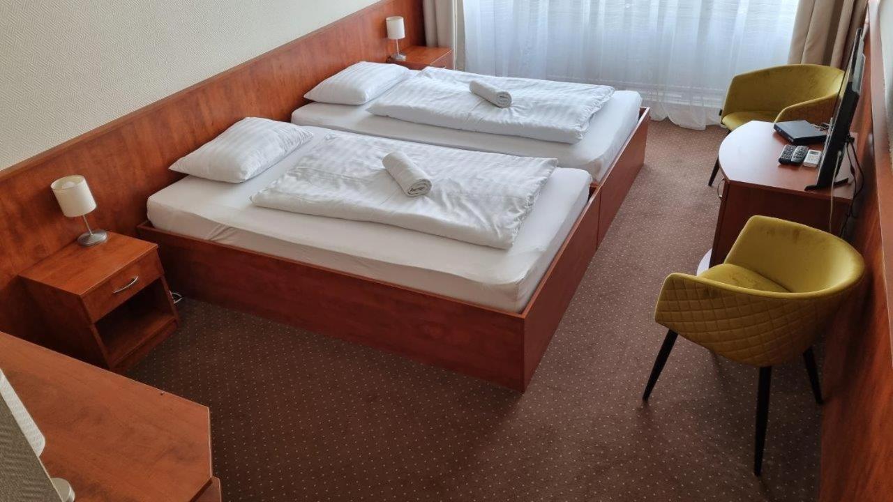 Sport Hotel 塔塔班亚 外观 照片