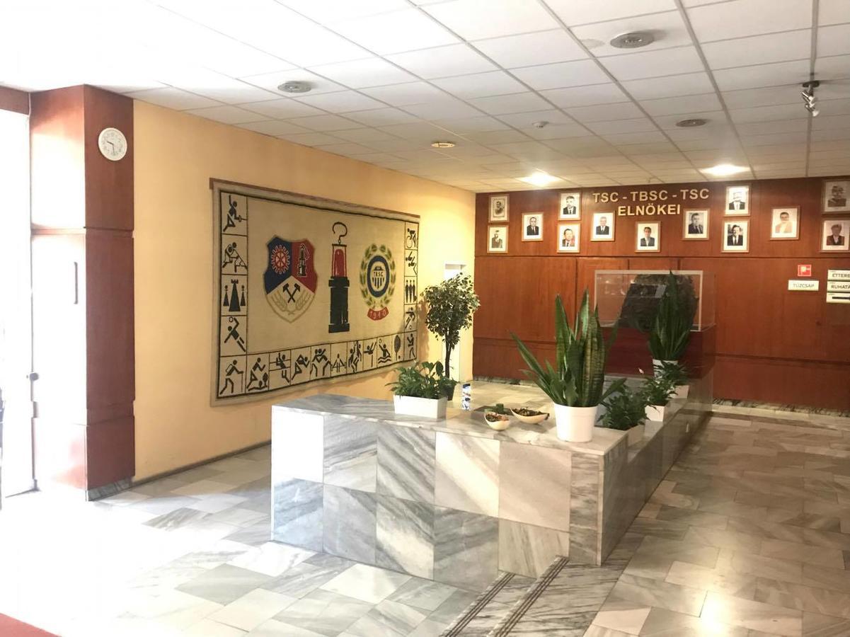 Sport Hotel 塔塔班亚 外观 照片