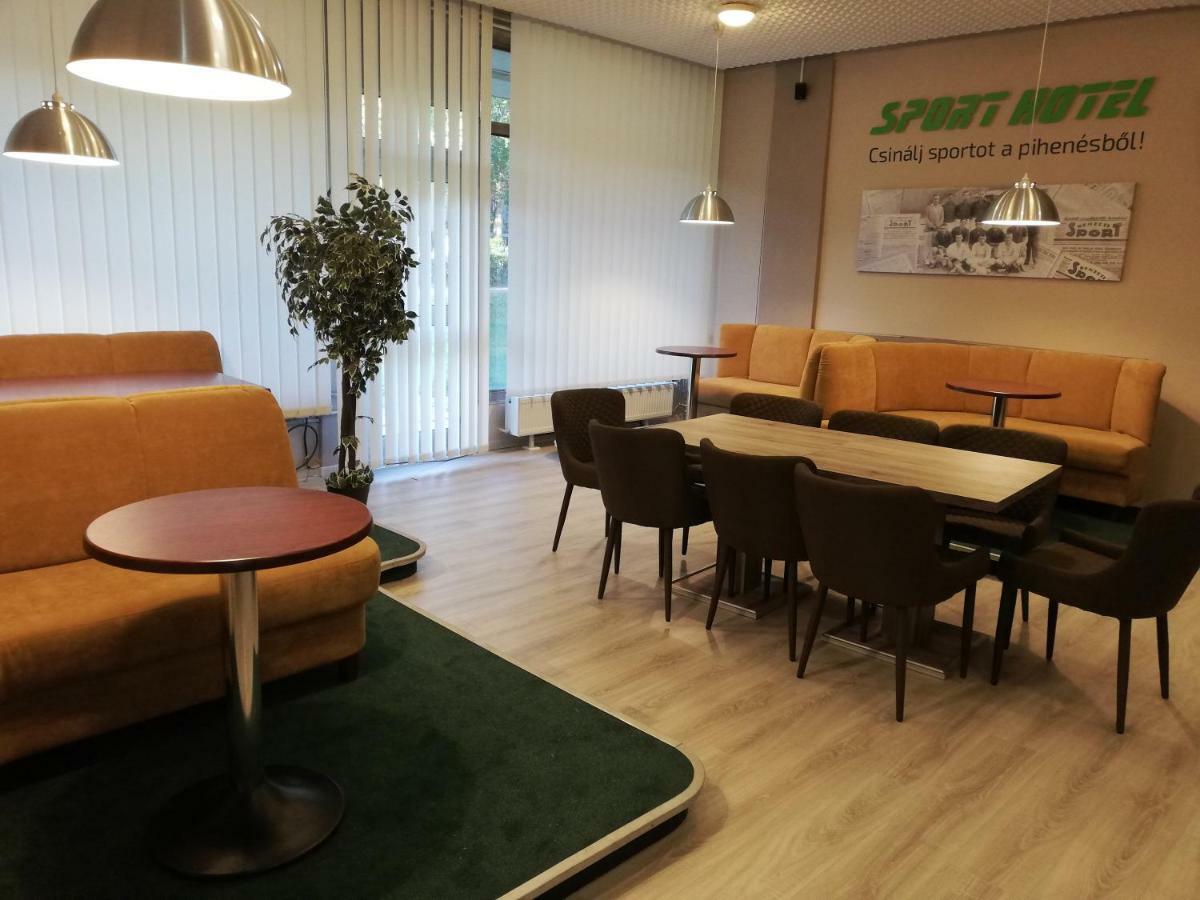 Sport Hotel 塔塔班亚 外观 照片