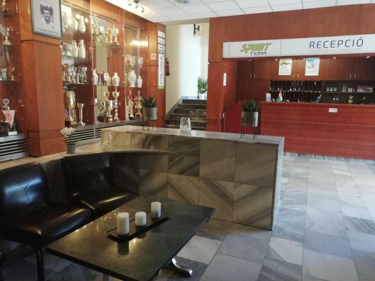 Sport Hotel 塔塔班亚 外观 照片